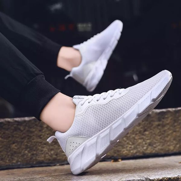 with socks fashion luxury men women running shoes triple black white breathable sport sneakers mens trainers classic walking shoes, White;red
with socks fashion luxury men women running shoes triple black white breathable sport sneakers mens trainers classic walking shoes, White;red
