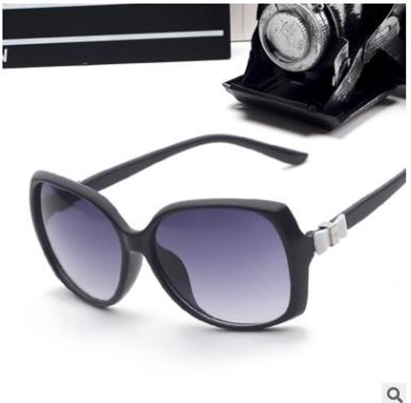 2019 new tom fashion brand designer cat eye women sunglasses female gradient points sun glasses big, White;black
2019 new tom fashion brand designer cat eye women sunglasses female gradient points sun glasses big, White;black