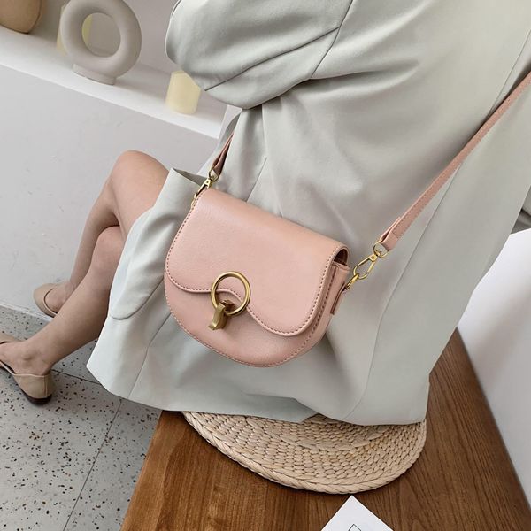 2020 new shoulder bag women's casual fashion korean round buckle clamshell ladies lock diagonal piggy bag
2020 new shoulder bag women's casual fashion korean round buckle clamshell ladies lock diagonal piggy bag