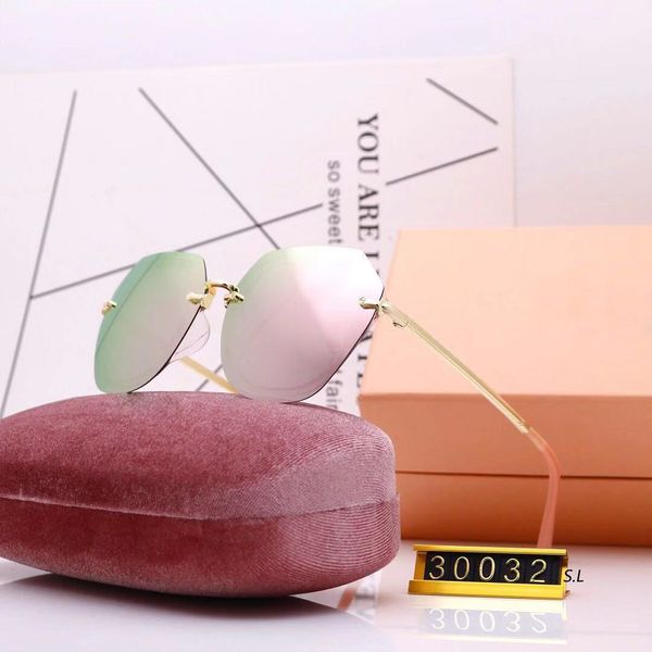 luxury-sunglasses for women cat eye bling bling popular deisng frame uv400 lens summer style come with package, White;black
luxury-sunglasses for women cat eye bling bling popular deisng frame uv400 lens summer style come with package, White;black