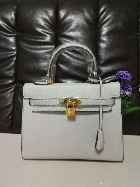 new 2020 ladies handbag new messenger bag mini fashion chain bag female star favorite perfect bag
new 2020 ladies handbag new messenger bag mini fashion chain bag female star favorite perfect bag