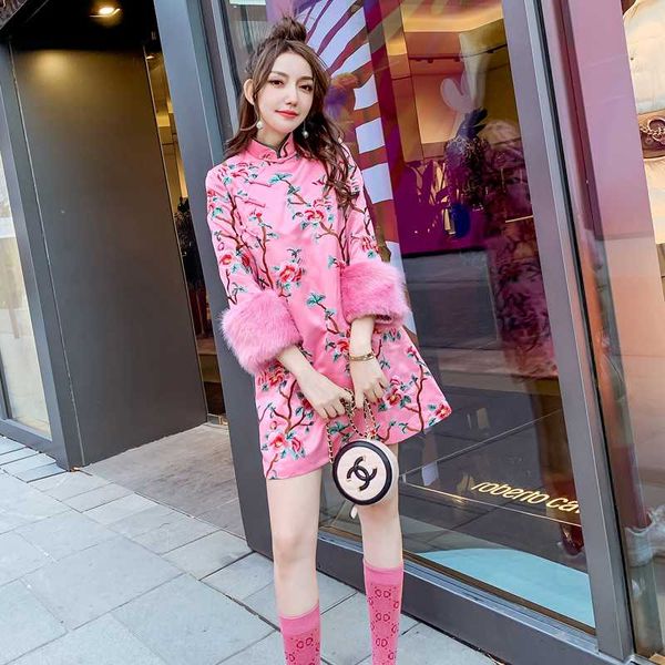 vintage embroidery floral women prom party satin qipao (plush sleeve disassemble, Red
vintage embroidery floral women prom party satin qipao (plush sleeve disassemble, Red