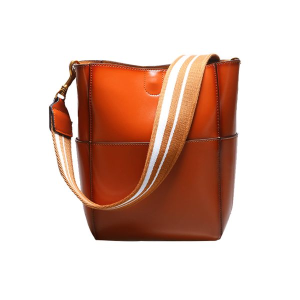 2019 retro cowhide leather oil wax shopping style shoulder bag large capacity bucket bag with wide strap women handbag
2019 retro cowhide leather oil wax shopping style shoulder bag large capacity bucket bag with wide strap women handbag