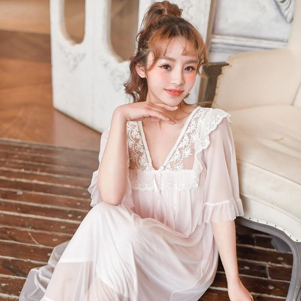 2020 v-neck princess long style nightgown flare sleeves women lace sleepdress, Black;red
2020 v-neck princess long style nightgown flare sleeves women lace sleepdress, Black;red