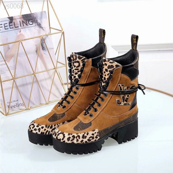 british wind 2019 winter fashionable short boots thick with high heel martin boots leather platform thick bottom locomotive boots female, Black