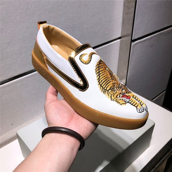 new men's leather man casual shoes with box and dust bag the mans sneaker flat shoes, Black
new men's leather man casual shoes with box and dust bag the mans sneaker flat shoes, Black