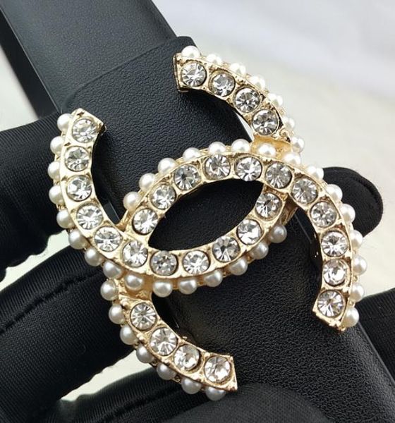 fashion diamond designer belts luxury belt for womens man belts casual brand letters smooth buckle belt width 2.5cm highly quality free, Black;brown
fashion diamond designer belts luxury belt for womens man belts casual brand letters smooth buckle belt width 2.5cm highly quality free, Black;brown