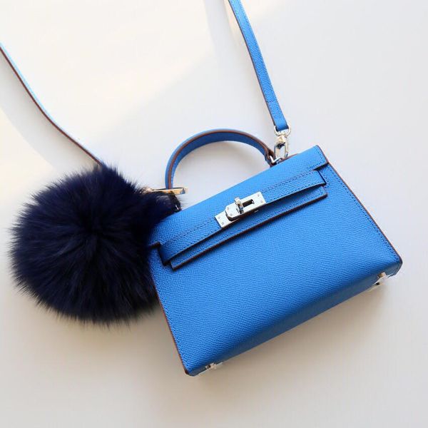 new color blue 19cm mini brand women totes genuine leather bags shoulder bag with lock scarf horse fashion lady handbag high quality
new color blue 19cm mini brand women totes genuine leather bags shoulder bag with lock scarf horse fashion lady handbag high quality