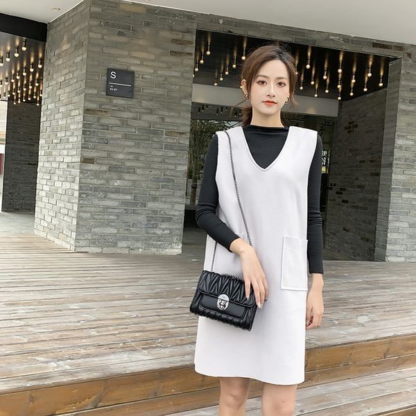 2020 new ladies small square bag fold shoulder bag handbag women simple chain messenger tide fashion 
2020 new ladies small square bag fold shoulder bag handbag women simple chain messenger tide fashion