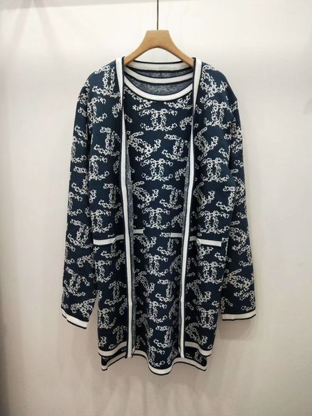 Милан взлетно-посадочной полосы свитер 2019 весна лето с длинными рукавами V-образн
Милан взлетно-посадочной полосы свитер 2019 весна лето с длинными рукавами V-образн