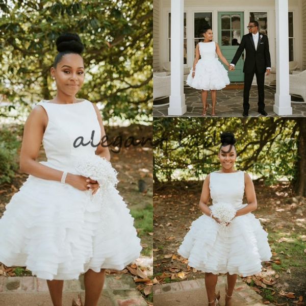 minimalist modern stylish short wedding dresses with ruffled skirt 2019 vintage jewel neck 1920s' puffy short bride country wedding gow, White
minimalist modern stylish short wedding dresses with ruffled skirt 2019 vintage jewel neck 1920s' puffy short bride country wedding gow, White
