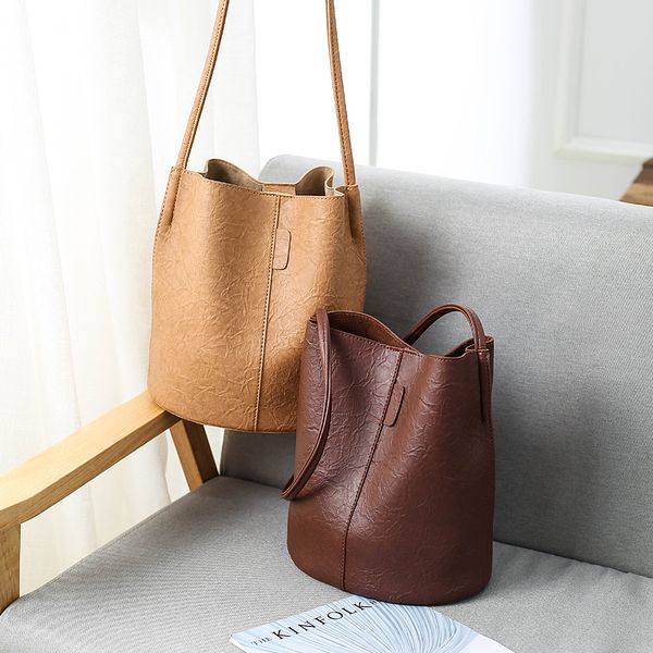 2020 ladies shoulder bag pu retro distressed bucket bag large capacity women fashion simple diagonal cross
2020 ladies shoulder bag pu retro distressed bucket bag large capacity women fashion simple diagonal cross