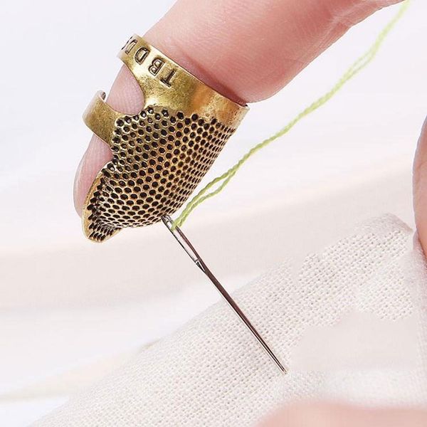 ретро handworking шитье наперсток finger protector шитье металла латунь шитье наперсток швейные инструменты аксессуары freeshiping
ретро handworking шитье наперсток finger protector шитье металла латунь шитье наперсток швейные инструменты аксессуары freeshiping