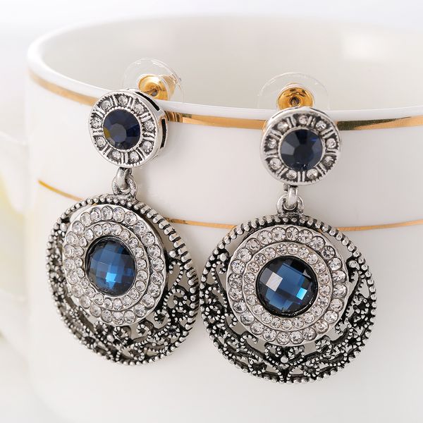 vintage hollow rhinestone disc crystal minimalist statement earrings for women gypsy cute elegant temperament female ear jewelry, Golden;silver
vintage hollow rhinestone disc crystal minimalist statement earrings for women gypsy cute elegant temperament female ear jewelry, Golden;silver