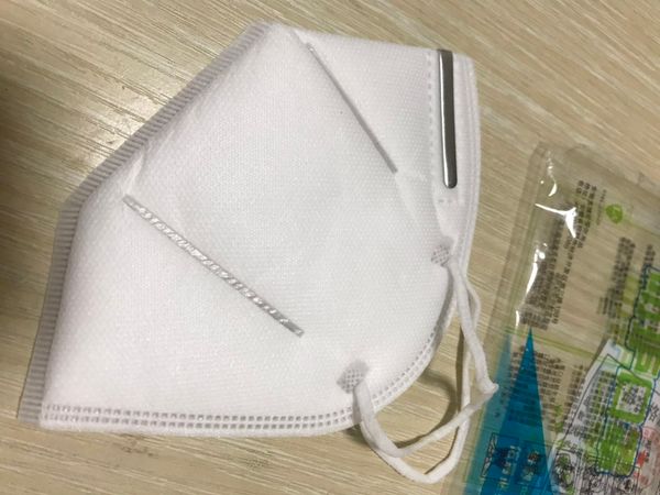 Free DHL Shiping 20PCS/Box Folding KN95 Mask N95 Reusable Mask Protective Mouth Face Masks 95% Filtration Anti-Dust White
Free DHL Shiping 20PCS/Box Folding KN95 Mask N95 Reusable Mask Protective Mouth Face Masks 95% Filtration Anti-Dust White