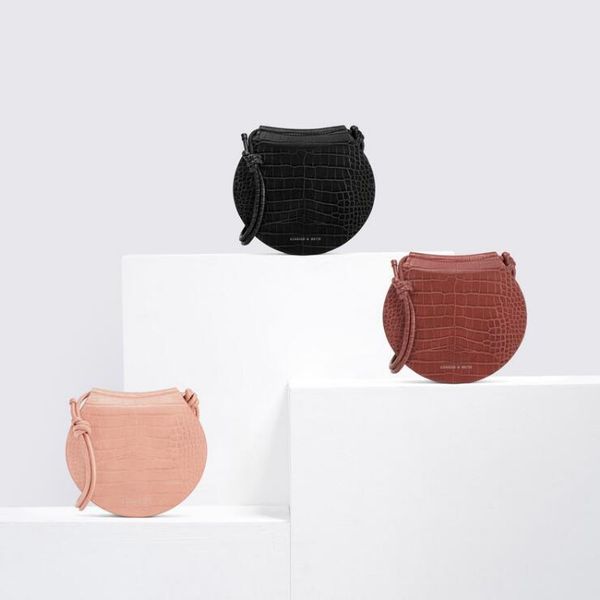2019 new fashion solid color women's clamshell shoulder bag saddle bag small round bag autumn new products
2019 new fashion solid color women's clamshell shoulder bag saddle bag small round bag autumn new products