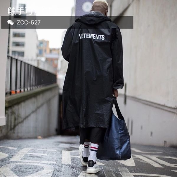 vetements 16 ss oversize gd with long dust coat waterproof raincoat coat lovers, Tan;black
vetements 16 ss oversize gd with long dust coat waterproof raincoat coat lovers, Tan;black