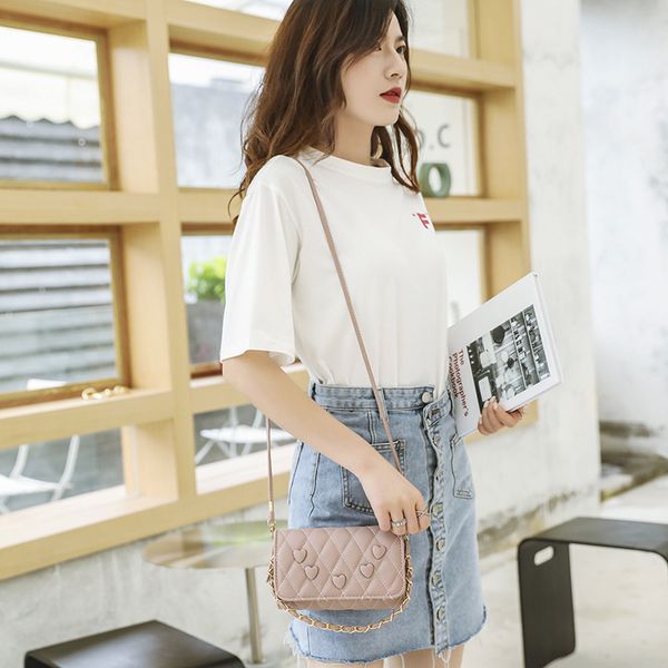2020 new ladies shoulder bag fashion diamond embroidered female bag love button small square sweet crossbody
2020 new ladies shoulder bag fashion diamond embroidered female bag love button small square sweet crossbody