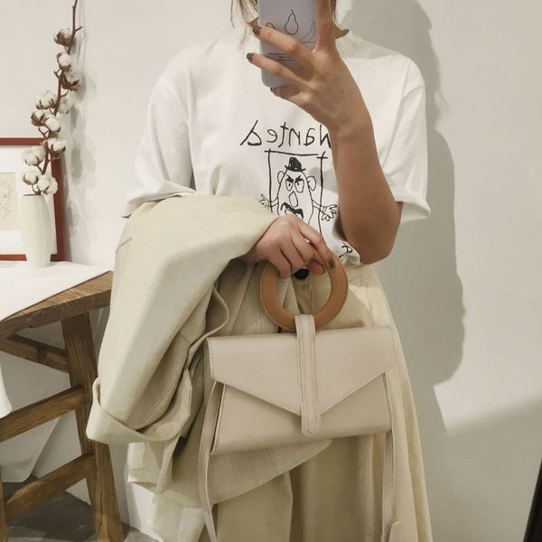 сумка женщины 2020 весна новая мода кольцо сумка, одно плечо сумка-мессенджер
сумка женщины 2020 весна новая мода кольцо сумка, одно плечо сумка-мессенджер