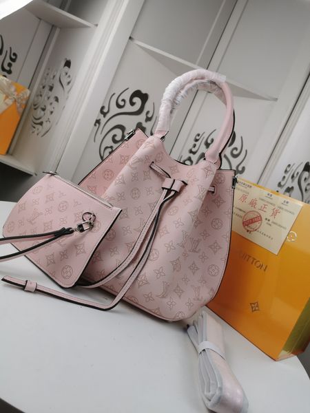 studio bag crossbody bag designer handbags women luxury leather totes calfskin leather most cost effective prices on the market size31 27 16
studio bag crossbody bag designer handbags women luxury leather totes calfskin leather most cost effective prices on the market size31 27 16