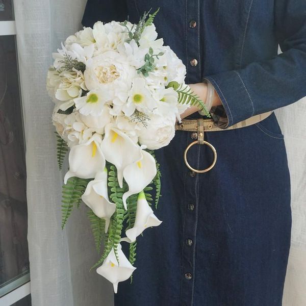 artificial flowers bridal holding flower wedding bouquet water droplets waterfall wedding party bridal bouquet simulation flower
artificial flowers bridal holding flower wedding bouquet water droplets waterfall wedding party bridal bouquet simulation flower