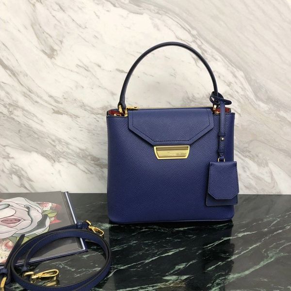 designer handbags bule women fashion totes litchi pattern genuine leather designer bags ladies luxury purse handbag
designer handbags bule women fashion totes litchi pattern genuine leather designer bags ladies luxury purse handbag