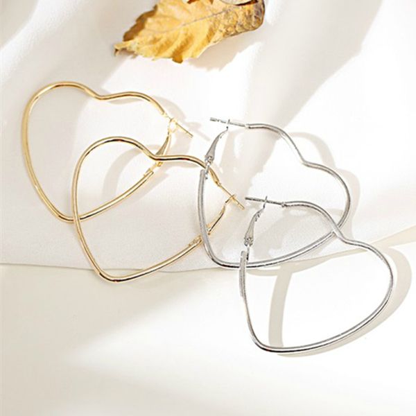 european and american simple earrings sweet temperament metal line love fashion earrings for women and girls gift, Golden;silver
european and american simple earrings sweet temperament metal line love fashion earrings for women and girls gift, Golden;silver
