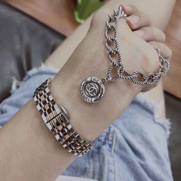 new chain bracelet s925 silver bracelet pendant for woman bracelet personality fashion jewelry supply gift, Golden;silver
new chain bracelet s925 silver bracelet pendant for woman bracelet personality fashion jewelry supply gift, Golden;silver