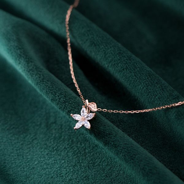 authentic 100% real. 925 sterling silver prong cz flower &leaf pendant necklace gtlx2102
authentic 100% real. 925 sterling silver prong cz flower &leaf pendant necklace gtlx2102