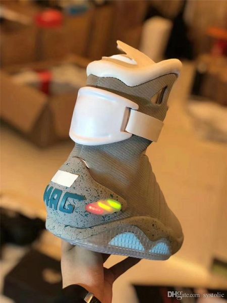 2020 аутентичного air mag back to the future glow in the dark gray кроссовок marty mcfly привел обувь освещая магс black red boots размер
2020 аутентичного air mag back to the future glow in the dark gray кроссовок marty mcfly привел обувь освещая магс black red boots размер