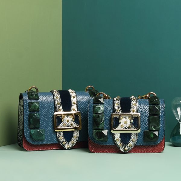 2020 new contrast serpentine head rivet small package chain lapshoulder messenger leather handbag
2020 new contrast serpentine head rivet small package chain lapshoulder messenger leather handbag