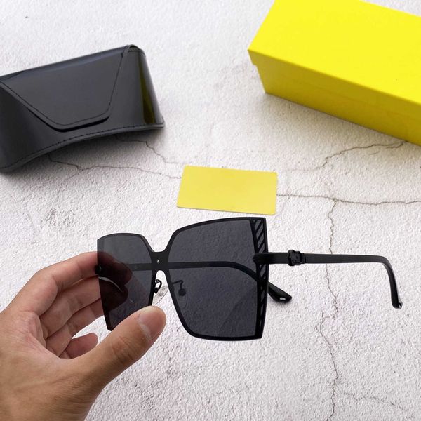 2020 individual metal sunglasses for men and women in the same fashion anti-glare polariscopic driving, White;black
2020 individual metal sunglasses for men and women in the same fashion anti-glare polariscopic driving, White;black