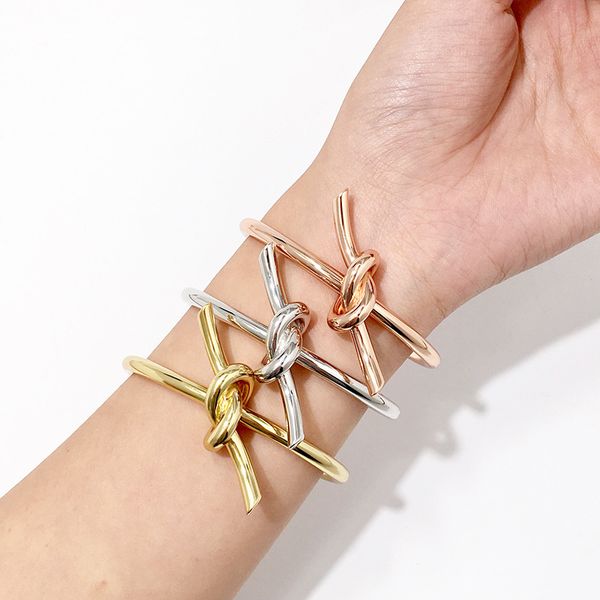 2020 luxury designer jewelry women bracelets all-metal knotted bracelet women's simple bracelet stainless steel couple jewelry, Black
2020 luxury designer jewelry women bracelets all-metal knotted bracelet women's simple bracelet stainless steel couple jewelry, Black