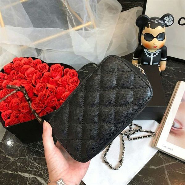 Дамские сумочки Woc Clutch bag Черная икорная кожаная мини-сумка с одной цепью и клапаном 20 см Маленькая сумка через плечо
Дамские сумочки Woc Clutch bag Черная икорная кожаная мини-сумка с одной цепью и клапаном 20 см Маленькая сумка через плечо