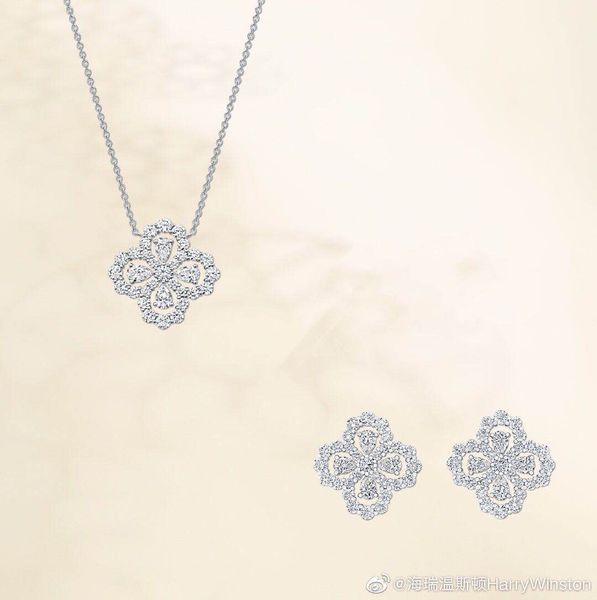 luxury designer s925 sterling silver necklace, four-leaf clover full diamond luxury jewelry female designer chain length 45cm necklace engra
luxury designer s925 sterling silver necklace, four-leaf clover full diamond luxury jewelry female designer chain length 45cm necklace engra