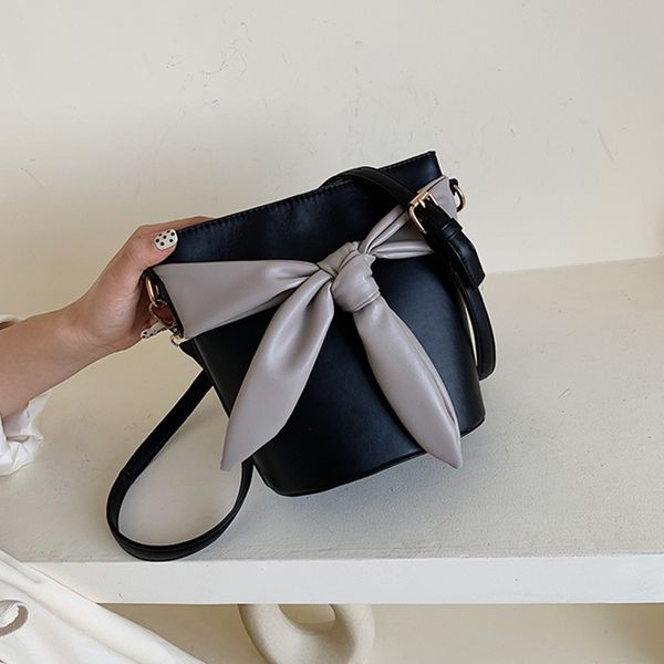 женская сумка новый 2020 новый нишевый дизайн простой лук ведро сумка плечо посыльного ребенка
женская сумка новый 2020 новый нишевый дизайн простой лук ведро сумка плечо посыльного ребенка