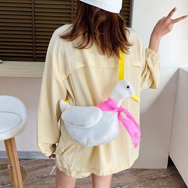2020 new fluffy duck one shoulder messenger bag fashion cute design women's bag cute chest little yellow duck girl
2020 new fluffy duck one shoulder messenger bag fashion cute design women's bag cute chest little yellow duck girl