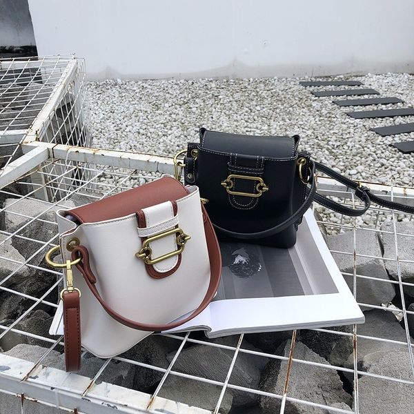 2020 new women's shoulder bag fashion trend ladies shoulder bag korean casual lady crossbody 
2020 new women's shoulder bag fashion trend ladies shoulder bag korean casual lady crossbody