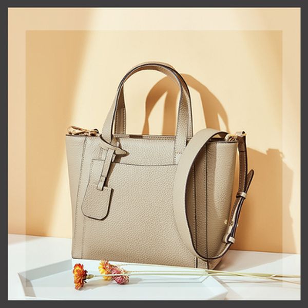 handbag women's bag 2019 new autumn and winter european and american fashion style tote bag large capacity wing
handbag women's bag 2019 new autumn and winter european and american fashion style tote bag large capacity wing