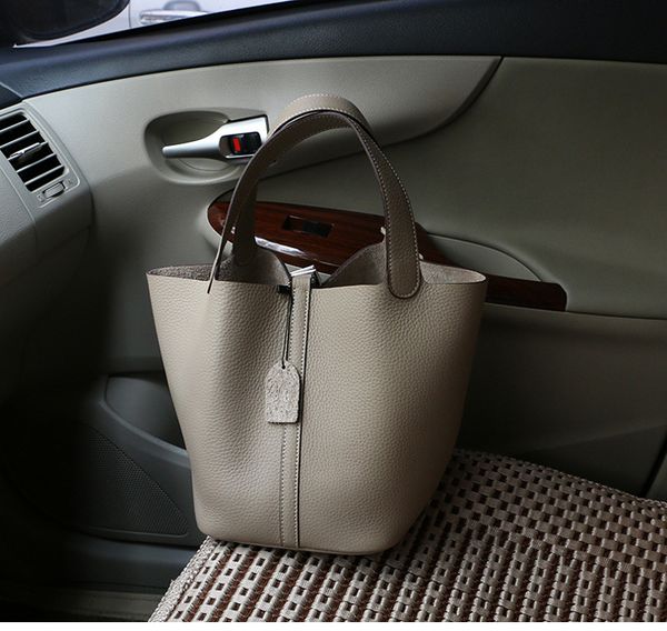 019 new fashion famous women's genuine leathe handbag women's vegetable basket messenger bag handle bags
019 new fashion famous women's genuine leathe handbag women's vegetable basket messenger bag handle bags