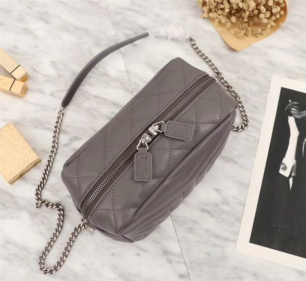 world tour female designer ladies messenger classic fashion portable small square bag handbag shoulder bag 22*15*10cm
world tour female designer ladies messenger classic fashion portable small square bag handbag shoulder bag 22*15*10cm