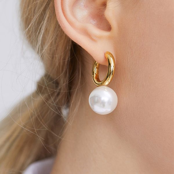 minimalist geometrical baroque white color pearl hoop earrings for women trendy modern gold color annulus metal earrings, Golden;silver
minimalist geometrical baroque white color pearl hoop earrings for women trendy modern gold color annulus metal earrings, Golden;silver