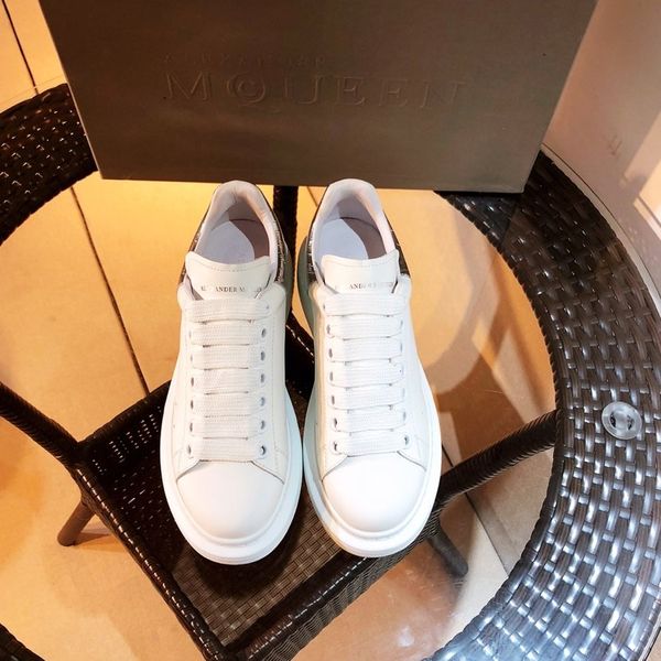 2020 new ey couple casual sneakers couple fashion thick sneakers daily increase casual shoes luxury design
2020 new ey couple casual sneakers couple fashion thick sneakers daily increase casual shoes luxury design