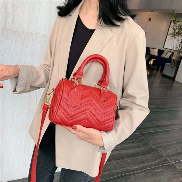 fashion bag women's 2019 autumn creative new bucket bag women's handbag embroidered pu
fashion bag women's 2019 autumn creative new bucket bag women's handbag embroidered pu