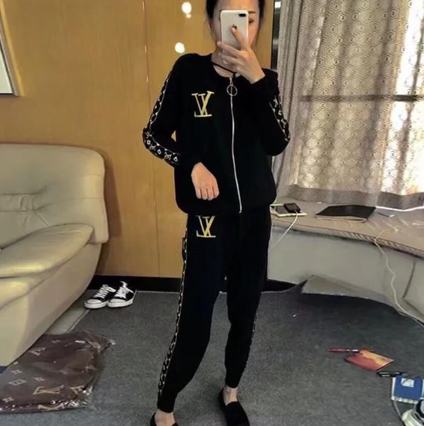 2019 autumn/winter with the same style round collar side stitching knitted coat + small knit pants two sets, Gray
2019 autumn/winter with the same style round collar side stitching knitted coat + small knit pants two sets, Gray