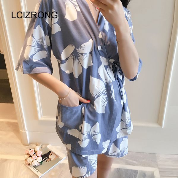fashion chinese style pajamas sets women floral v-neck half sleeve + shorts sleepwear summer casual woman home clothing, Black;red
fashion chinese style pajamas sets women floral v-neck half sleeve + shorts sleepwear summer casual woman home clothing, Black;red