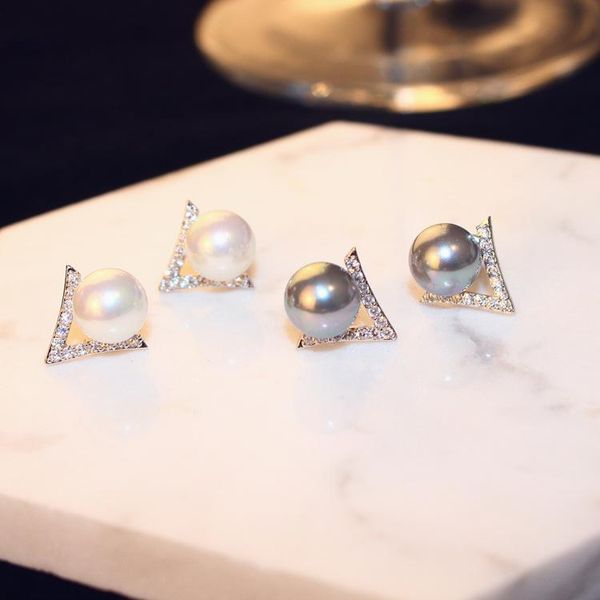 imitation white grey pearls earrings for women rhinestone letter v earring stud brief design elegant jewelry, Golden;silver
imitation white grey pearls earrings for women rhinestone letter v earring stud brief design elegant jewelry, Golden;silver