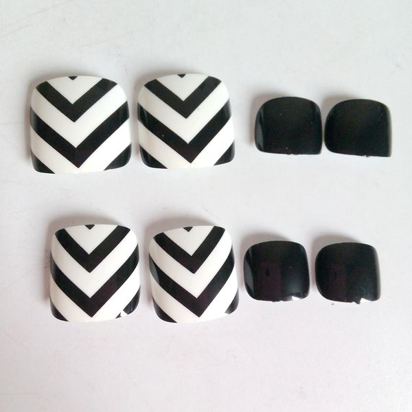 24 pcs short fake toe nails shiny black false toenails angle stripe artificial nail with design manicure tool t003, Red;gold
24 pcs short fake toe nails shiny black false toenails angle stripe artificial nail with design manicure tool t003, Red;gold