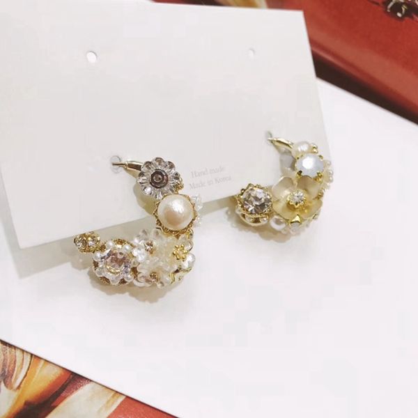 mengjiqiao 2020 korean new crystal flower hoop earrings for women elegant simulated pearl c shaped boucle d'oreille jewelry, Golden;silver
mengjiqiao 2020 korean new crystal flower hoop earrings for women elegant simulated pearl c shaped boucle d'oreille jewelry, Golden;silver