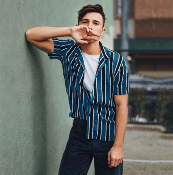 2020 men striped short sleeve shirts casual hawaiian button fit slim shirts blouse men male summer fashion shirt camiseta, White;black
2020 men striped short sleeve shirts casual hawaiian button fit slim shirts blouse men male summer fashion shirt camiseta, White;black
